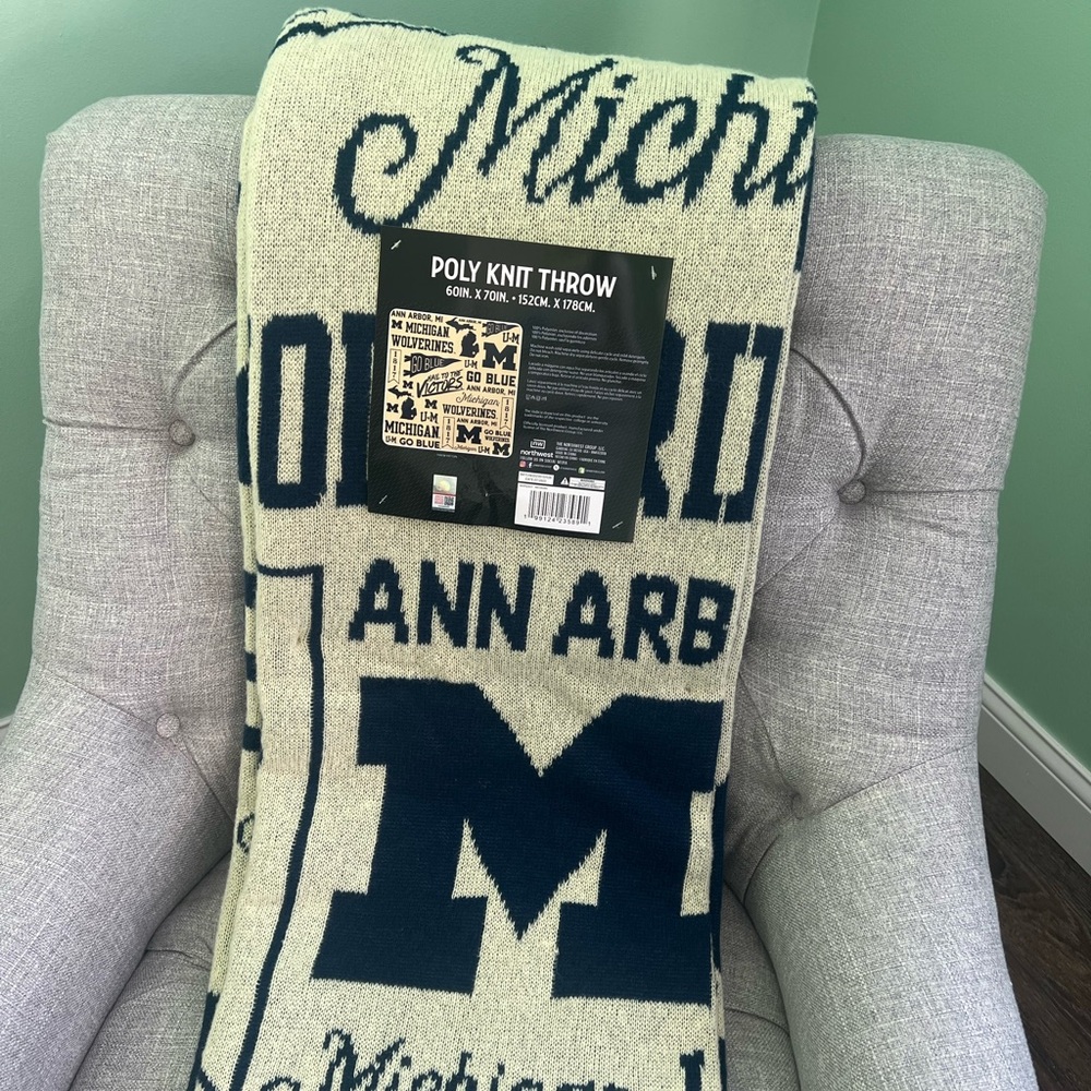 Wolverine Navy and Cream Knit Throw